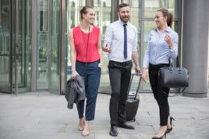 Pracownicy wychodzący na wyjazd incentive